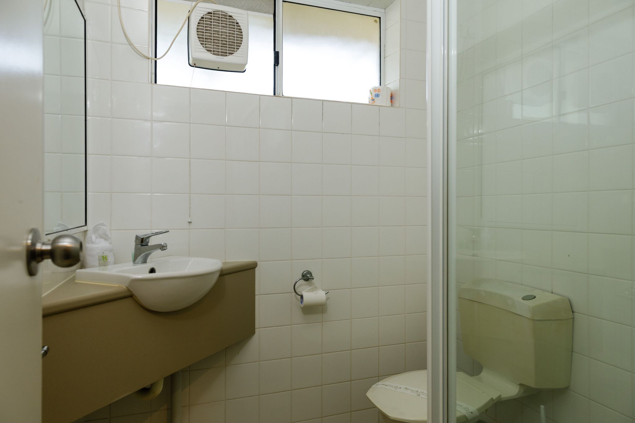 Waterloo Bay Hotel - Motel Accommodation - Byrneside Queen Motel Room Bathroom